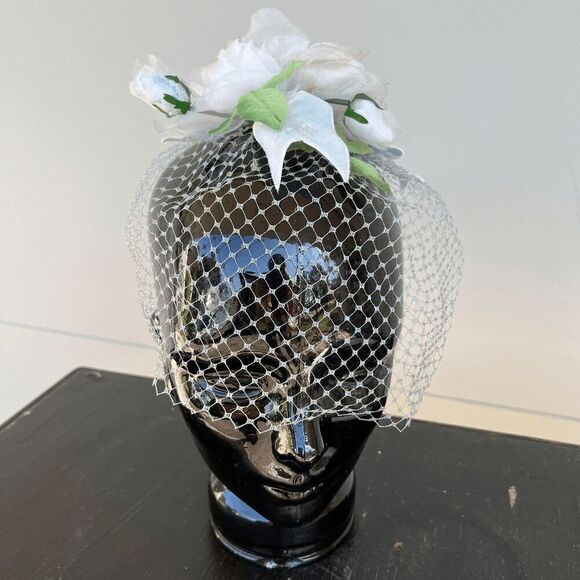 Vintage White Floral Fascinator with Veil - 50s Style Birdcage Veil